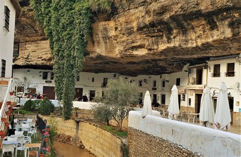 dior en setenil de las bodegas|De Setenil de las Bodegas a la Plaza de España de Sevilla: Dior .